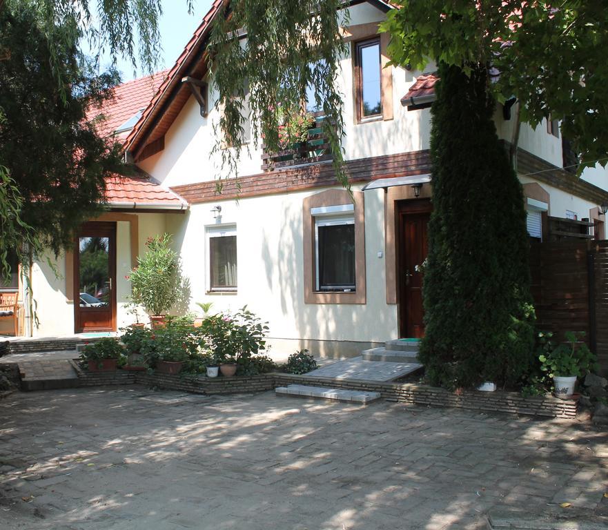 Vargapartman Szeged Esterno foto