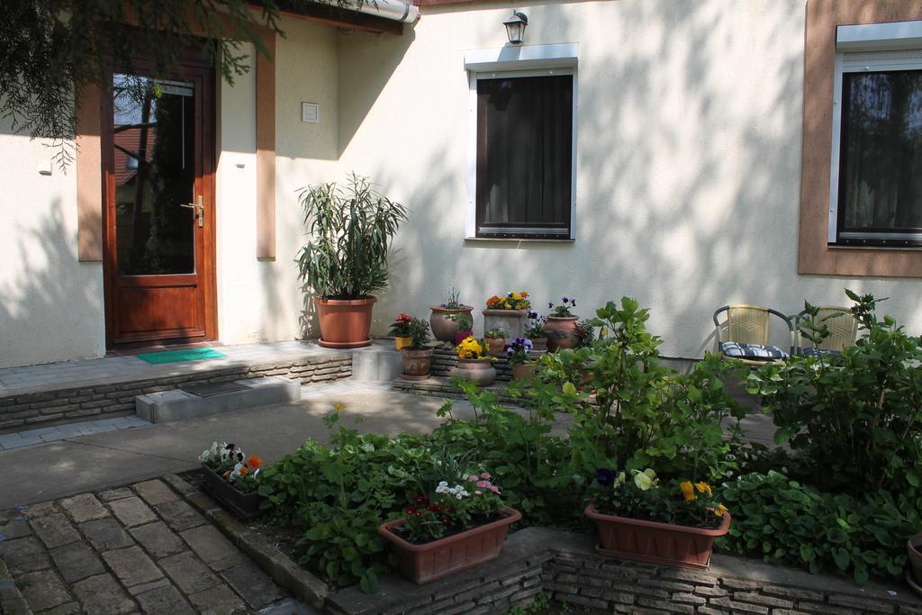 Vargapartman Szeged Esterno foto