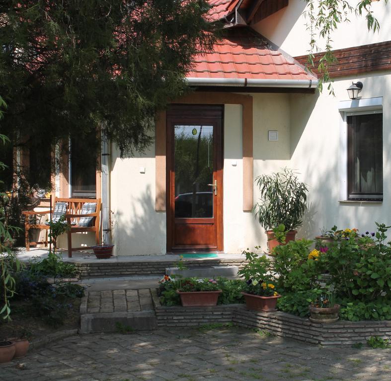 Vargapartman Szeged Esterno foto